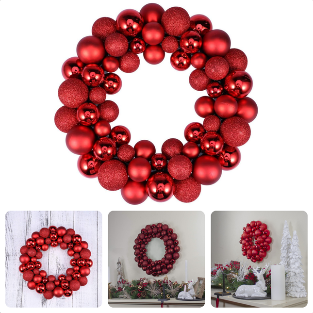 Cheqo® Kerstkrans voor Buiten en Binnen - Kerstkrans met Kerstballen - Rood 36 cm - Weersbestendige PVC Decoratie - Deurkrans met 55 Kerstballen