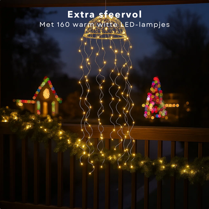 Cheqo® Kroonluchter Kwal - Kerstverlichting - Buitenlamp Terrass - Warm Witte LED Verlichting - 160 LED Lampjes - Spatwaterdicht - Voor Buitengebruik - Opvallende Blikvanger - Kerstdecoratie - Zilveren Design