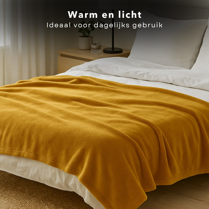Cheqo® Fleece Deken - Geel - 150x200 cm - Super Zacht Materiaal - Woondecoratie Woonkamer - Polyester Fleece - Wasmachine Wasbaar - Dekentje voor Bank Of Bed - Stijlvolle Kleur - Deken - Plaid