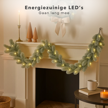Cheqo® Guirlande Met Verlichting - Kerstguirlande - Warm Witte LED-Lampjes - 270 cm Lang - Groene Dennentakken - Frosted Afwerking - Kerstversiering - Natuurlijke Look - PE Takjes - Batterijvoeding - Deurkrans - Winterseizoen