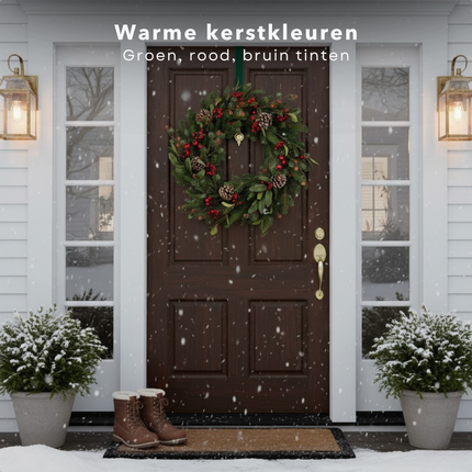 Cheqo® Kerstkrans - Groene Dennentakken - Rode Bessen - Bruine Dennenappels - Traditionele Kerstdecoratie - Gezellige Sfeer - Polyetheen Materiaal - Ø50 cm - Ophangbaar - Krans Met Gat - Deurkrans - Kerst Krans