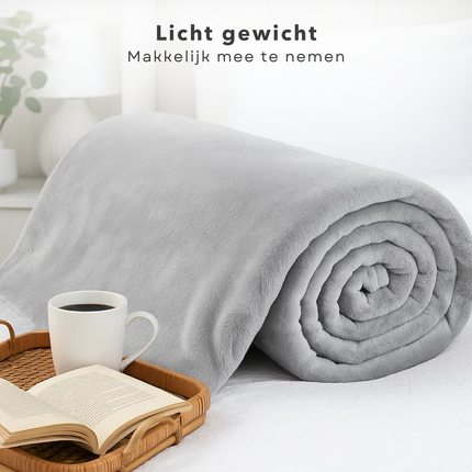 Cheqo® Grijze Fleece Deken 150x200 cm – Zachte Plaid Flannel – Warme Deken voor Bank of Bed – Polyester Fleece – Ultiem Comfort – Dekentje – Duurzame & Stijlvolle Interieur Decoratie