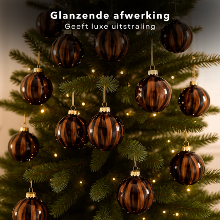 Cheqo® Glazen Kerstballen - Set van 12 - Bruine Kerstballen - 8 CM Diameter - Glanzende Kerstballen - Kerstboomversiering - Kerstversiering - Bruin met Zwart en Goud - Goudkleurig Kapje - Kerstbal Set - Glazen Kerstornamenten - Bruine Tinten
