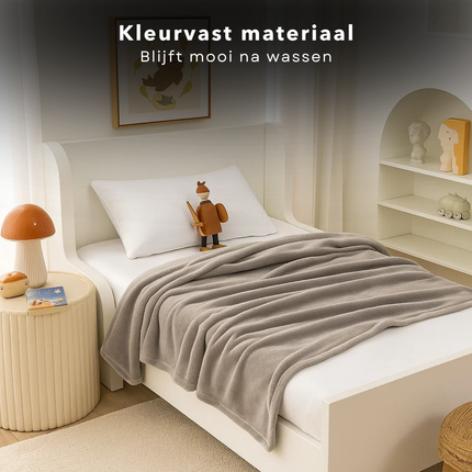 Cheqo® Grijze Fleece Deken 150x200 cm – Zachte Plaid Flannel – Warme Deken voor Bank of Bed – Polyester Fleece – Ultiem Comfort – Dekentje – Duurzame & Stijlvolle Interieur Decoratie