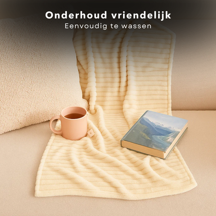 Cheqo® Fleece Deken - 150x200 cm - Creme Kleur - Super Zacht - Plaid - Polyester - Wasbaar Op 30 Graden - Warme Deken - Comfortabele Deken - Dekentje - Stijvolle Deken