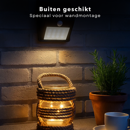 Cheqo® Solar Wandlamp - Tuinverlichting Op Zonne-Energie - Wandlamp Buiten - Buitenlamp Met Sensor - Zonne-Energie Verlichting - Weerbestendig Kunststof - Geïntegreerde LED - Zonder Elektriciteit - Schemersensor - Zwarte Wandlamp