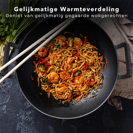 Cheqo® - Gietijzeren Wokpan - Ø36 cm - Zware Kwaliteit - BBQ en Open Vuur - Duurzaam Koken - Robuuste Handvatten - 4.3 kg - Lange Levensduur - Anti-Aanbaklaag Wokpannen