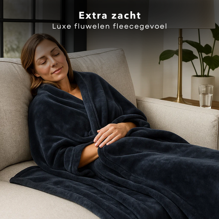 Cheqo® Fleece Deken - Plaid Fleece - Superzachte Deken - 150 x 200 cm - Zwart - Hoogwaardig Polyester - Wasmachine Wasbaar - Elegante Kleur - Veelzijdig Gebruik - Duurzame Fleece - Zacht Dekentje - Bank Of Bed - Warme Deken - Wintermaanden