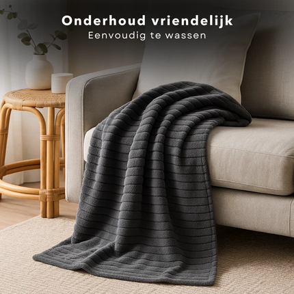 Cheqo® Grijze Fleece Deken - 150x200 cm - Zachte Plaid - Warme Deken - Voor Bank Of Bed - Polyester Fleece - Ultiem Comfort - Wasbaar Op 30 Graden - 100% Polyester - Dekentje - Fleece Materiaal