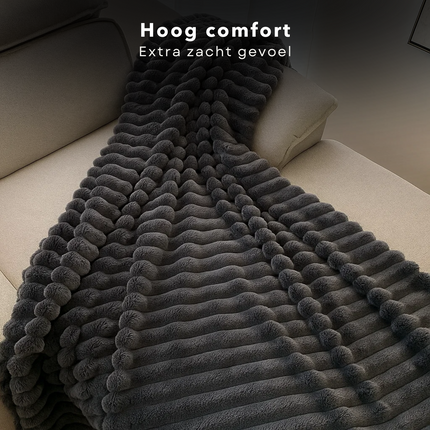Cheqo® Grijze Fleece Deken - 150x200 cm - Zachte Plaid - Warme Deken - Voor Bank Of Bed - Polyester Fleece - Ultiem Comfort - Wasbaar Op 30 Graden - 100% Polyester - Dekentje - Fleece Materiaal