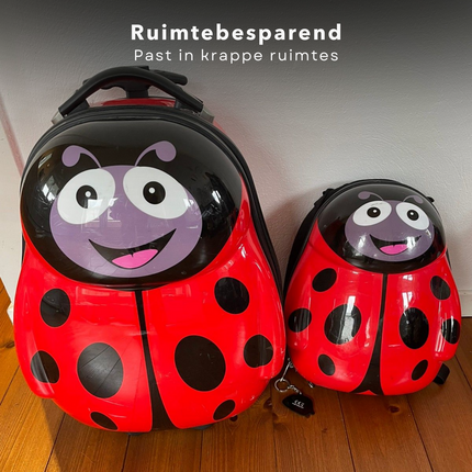 Cheqo kinderreisset met lieveheersbeestje ontwerp, bestaande uit een rugzak en trolleykoffer, ideaal en ruimtebesparend.