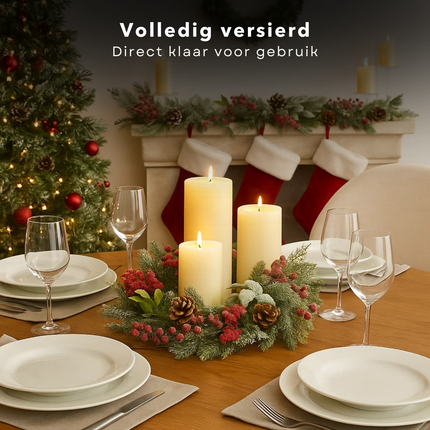 Cheqo® Kerstkrans Ø50 Cm - Rode Besjes - Bruine Dennenappels - Witte Afwerking - Licht Besneeuwd - Traditionele Kerstkleuren - Kerstdecoratie Interieur - Groene Dennennaaldjes - Eenvoudige Ophanging - Deurkrans - Rode Krans
