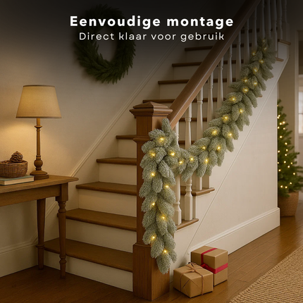 Cheqo® Guirlande Met Verlichting - Kerstguirlande - Warm Witte LED-Lampjes - 270 cm Lang - Groene Dennentakken - Frosted Afwerking - Kerstversiering - Natuurlijke Look - PE Takjes - Batterijvoeding - Deurkrans - Winterseizoen