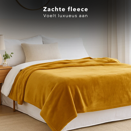 Cheqo® Fleece Deken - Geel - 150x200 cm - Super Zacht Materiaal - Woondecoratie Woonkamer - Polyester Fleece - Wasmachine Wasbaar - Dekentje voor Bank Of Bed - Stijlvolle Kleur - Deken - Plaid