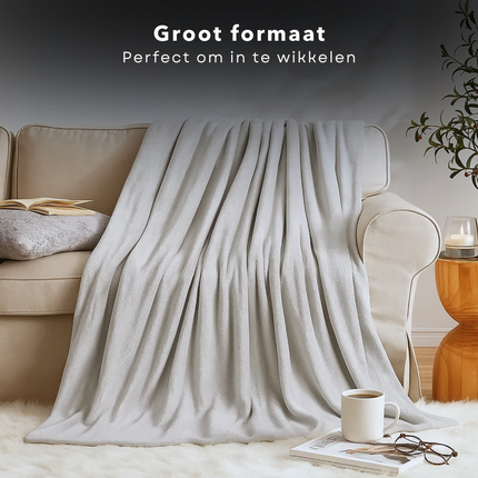 Cheqo® Grijze Fleece Deken 150x200 cm – Zachte Plaid Flannel – Warme Deken voor Bank of Bed – Polyester Fleece – Ultiem Comfort – Dekentje – Duurzame & Stijlvolle Interieur Decoratie