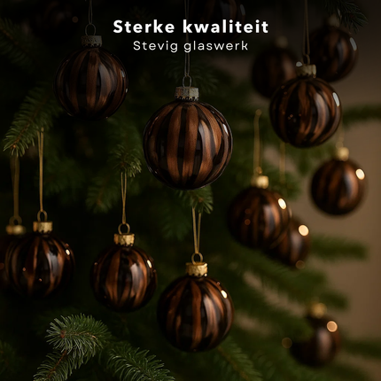 Cheqo® Glazen Kerstballen - Set van 12 - Bruine Kerstballen - 8 CM Diameter - Glanzende Kerstballen - Kerstboomversiering - Kerstversiering - Bruin met Zwart en Goud - Goudkleurig Kapje - Kerstbal Set - Glazen Kerstornamenten - Bruine Tinten