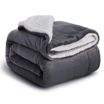 Cheqo® Sherpa Fleece Deken - Sherpa Deken - Fleece Deken - Plaid - Woondeken - Knuffeldeken - Bankdeken - Deken voor Bank en Bed - Donkergrijs - Grijs - Zacht en Warm - Pluizig - Dubbelzijdig - Flanel - Sprei - Bedsprei - Tweepersoons - XXL