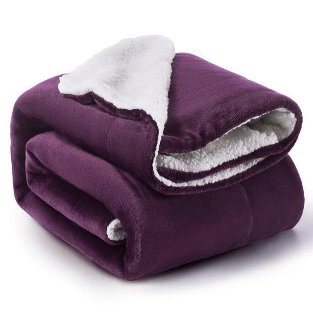 Cheqo® Sherpa Deken - Fleece Deken - Plaid - Fleece Plaid - Woondeken - Knuffeldeken - Bankdeken - Deken voor Bank en Bed - Dubbelzijdig - Flanel Deken - Winter Deken - Schapenvacht Deken - Teddy Deken - Sprei - Bedsprei - TV Deken - XXL - Paars