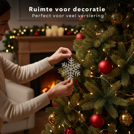 Cheqo® Kunstkerstboom - Nagoya Kerstboom - Levensechte Takjes - PE Materiaal - Natuurlijke Look - Scharnierconstructie - Takken Modelleren - Klassieke Uitstraling - Volle Kerstboom - 922 Takken - Groene Kerstboom