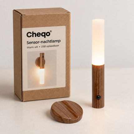 Cheqo® Nachtlampje met Bewegingssensor - Draadloze Wandlamp - LED Nachtlamp - USB Oplaadbaar - Magnetisch - Sensor Lampje - Muurlamp Binnen - Trapverlichting - Kastverlichting - Bedlamp voor Slaapkamer en Kinderkamer - Warm Wit - Houten Wandlamp — Cheqo verpakkingsconcept