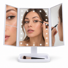 Cheqo® Make-up Spiegel met LED Verlichting - Drieluik met Vergroting - Dimbaar - 180 Graden Draaibaar - Cosmeticaspiegel - Visagiespiegel - Staande Spiegel - Opmaakspiegel - Tafelspiegel - Opvouwbare Vergrootspiegel - Wit — hoofdbeeld