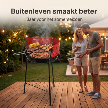 Cheqo® Houtskoolbarbecue op Poten - Staande Barbecue met Windscherm en Chromen Grillrooster - Houtskoolgrill - Halfopen BBQ voor Tuin en Balkon - Houtskool Grill - Camping Barbecue - Tuinbarbecue - Kolen BBQ - met Onderrek - Zwart