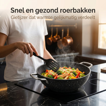 Cheqo® Wokpan Gietijzer met Glazen Deksel en Aromaknop - Lifestyle