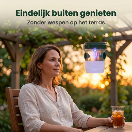 Cheqo® Wespenvanger Set van 3 - Solar met UV LED - Lifestyle