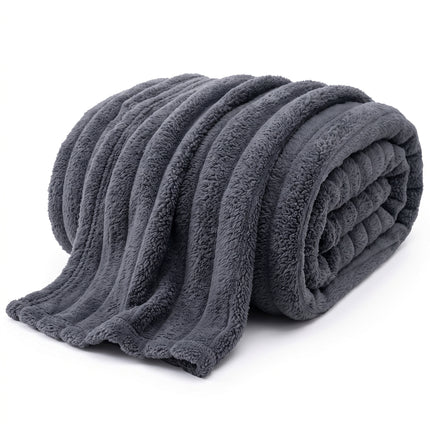 Cheqo® Fleece Deken - Plaid - Fleece Plaid met Ribstof - Woondeken - Knuffeldeken - Bankdeken - Plaid voor Bank - Grand Foulard - Sprei - Heerlijk Zacht en Warm - Antraciet Plaid - Grijze Plaid - Deken voor Bed en voor Woonkamer - Fleece Blanket - Hero Folded