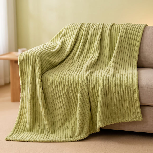 Cheqo® Fleece Deken - Plaid - Fleece Plaid met Ribstof - Woondeken - Knuffeldeken - Bankdeken - Plaid voor Bank - Grand Foulard - Sprei - Heerlijk Zacht en Warm - Groene Plaid - Deken voor Bed en voor Woonkamer - Fleece Blanket - Hero Lifestyle
