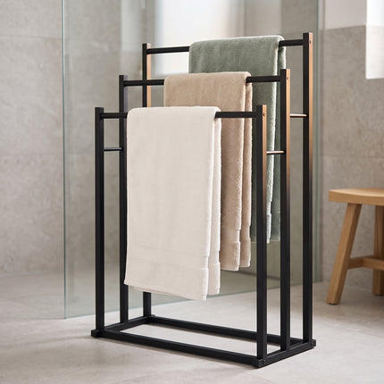 Cheqo® Handdoekrek - Handdoekenrek - Handdoekhouder Staand - Vrijstaand Handdoekrek voor Badkamer - Handdoekstang met 3 Stangen - zonder Boren - Handdoekhanger - Handdoekdroogrek - Extra Breed - voor Keuken - Badkameraccessoires - Mat Zwart - Hero Lifestyle