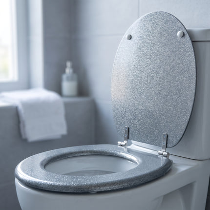 Cheqo® Toiletbril - WC Bril - Toiletzitting - Closetbril - Toiletdeksel - Glitter Toiletbril - Zilveren WC Bril - Grijze WC Bril - Toiletbril MDF - Houten Toiletbril - Universele Toiletbril - Ovale Toiletbril met Deksel - RVS Scharnieren - Hero Lifestyle (oude v0)