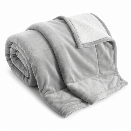 Cheqo® Fleece Deken - Sherpa Deken - Plaid - Knuffeldeken - Woondeken - Bankdeken - Licht Grijs - Dekentje en Sprei voor Bank en Bed - Deken voor Woonkamer - Winter - Extra Zacht en Warm - Pluizig - Tweezijdig - 2 Persoons - Fleecedeken - Hero Studio