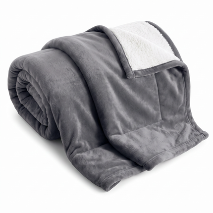 Cheqo® Sherpa Fleece Deken - Sherpa Deken - Fleece Deken - Plaid - Woondeken - Knuffeldeken - Bankdeken - Deken voor Bank en Bed - Donkergrijs - Grijs - Zacht en Warm - Pluizig - Dubbelzijdig - Flanel - Sprei - Bedsprei - Tweepersoons - XXL - Hero Studio