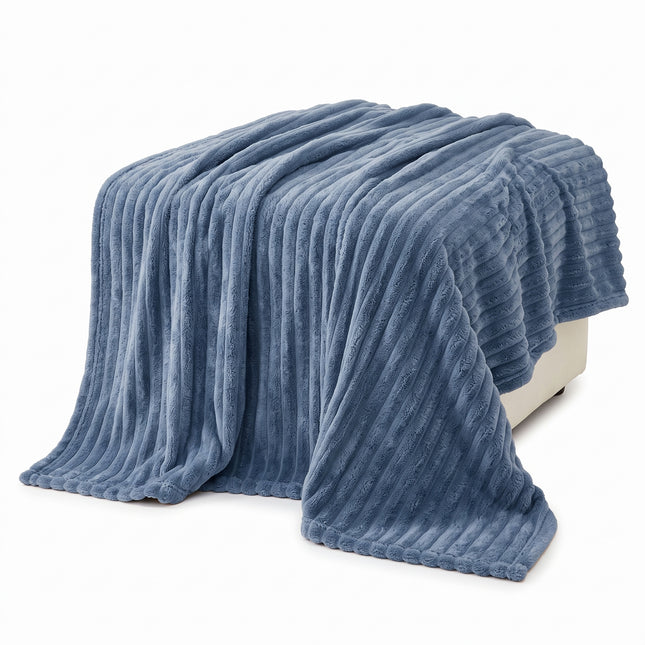 Cheqo® Fleece Deken - Plaid - Fleece Plaid met Ribstof - Woondeken - Knuffeldeken - Bankdeken - Plaid voor Bank - Grand Foulard - Sprei - Heerlijk Zacht en Warm - Petrol Plaid - Petrolblauwe Deken voor Bed en voor Woonkamer - Fleece Blanket - Hero Studio
