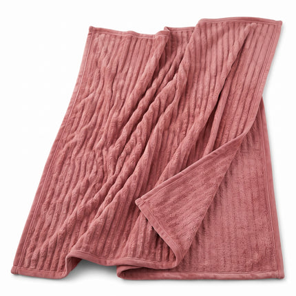 Cheqo® Fleece Deken - Plaid - Fleece Plaid met Ribstof - XXL Deken - 2 Persoons Deken - Lits-Jumeaux Plaid - Woondeken - Knuffeldeken - Bankdeken - Grand Foulard - Bedsprei - Sprei - Roze Plaid - Deken voor Bed en Woonkamer - Fleece Blanket - Hero Studio