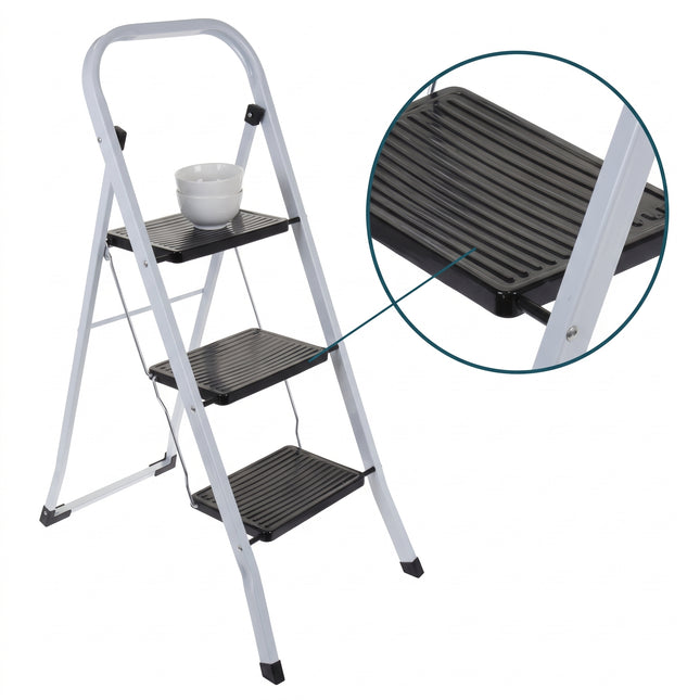 Cheqo® Huishoudtrap 3 Treden - Keukentrap Inklapbaar - Trapladder - Metalen Huishoudladder met Beugel - Keukentrapje - Opstapje - Vouwtrap - Huisladder - Trapje voor Thuis en Kantoor - Wit - Hero Studio