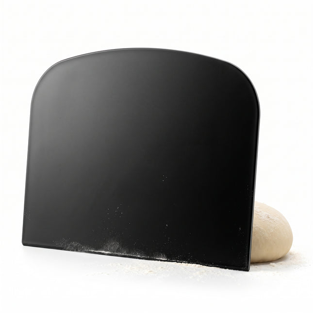 Cheqo® Deegschraper Zwart - Deegkrabber - Deegsnijder - Deegsteker - Deegspatel - Taart Schraper - Fondant Schraper - Keukenschraper - Bakgereedschap - Kom Schraper - Deegkaart - voor Brood en Pizza - Zuurdesem Accessoires - Dough Scraper - Hero Studio - HARD_RISICO: plaat nog te hoog t.o.v. 15 x 10