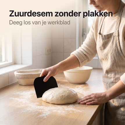 Cheqo® Deegschraper Zwart - Deegkrabber - Deegsnijder - Deegsteker - Deegspatel - Taart Schraper - Fondant Schraper - Keukenschraper - Bakgereedschap - Kom Schraper - Deegkaart - voor Brood en Pizza - Zuurdesem Accessoires - Dough Scraper - Lifestyle