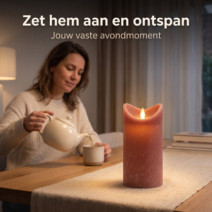 Cheqo® LED Kaars Roze 15 cm - Stompkaars met Bewegende Vlam - Vlamloze Nepkaars van Wax - Elektrische Sfeerkaars op Batterijen - Flikkerende Dansvlam - Realistische Sfeerverlichting voor Binnen - Tafeldecoratie voor Woonkamer en Slaapkamer - Lifestyle