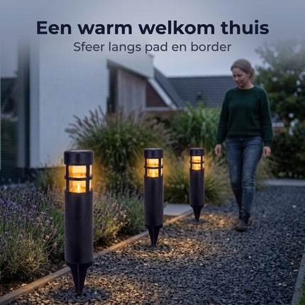 Cheqo® Solar Sokkellamp Set van 3 - Tuinlamp op Zonne-energie - Sokkelverlichting - Tuinbolderlamp - Solar Lampen Buiten - Borderverlichting met Grondspies - Amber Sfeerlicht - Verlichting zonder Stroom - Buitenverlichting - Solar Tuinlampjes - Lifestyle