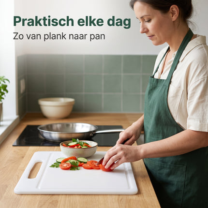 Cheqo® Snijplank - Kunststof Snijplank Wit met Handvat en Lekrand - Sapgroef - Plastic Snijplank - Keukenplank - Snijplank voor Vlees - Groente - Fruit en Vis - Broodplank - Serveerplank - Borrelplank - Tapasplank - Kaasplank - Grote Snijplank - Lifestyle
