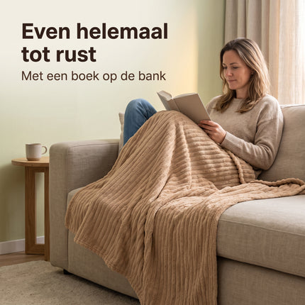 Cheqo® Fleece Deken - Plaid - Fleece Plaid met Ribstof - Woondeken - Knuffeldeken - Bankdeken - Plaid voor Bank - Grand Foulard - Sprei - Heerlijk Zacht en Warm - Camel Beige Plaid - Bruine Deken voor Bed en voor Woonkamer - Fleece Blanket - Lifestyle