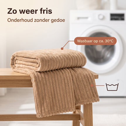 Cheqo® Fleece Deken - Plaid - Fleece Plaid met Ribstof - Woondeken - Knuffeldeken - Bankdeken - Plaid voor Bank - Grand Foulard - Sprei - Heerlijk Zacht en Warm - Camel Beige Plaid - Bruine Deken voor Bed en voor Woonkamer - Fleece Blanket - Bezwaarkiller