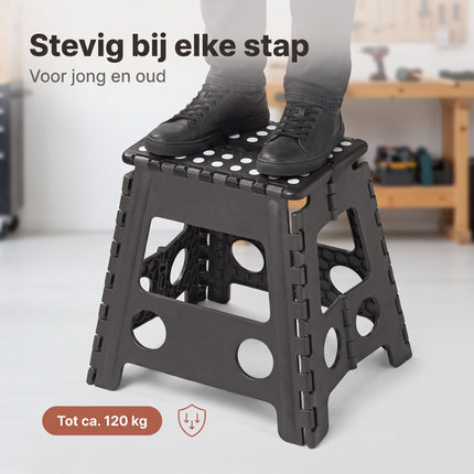 Cheqo® Opvouwbaar Krukje - Inklapbaar Krukje - Opstapkruk - Opstapje - Vouwkruk - Keukentrapje - Campingkruk voor Caravan en Camper - Badkamerkruk - Huishoudkrukje - Zwart - Antislip Kunststof Kruk met Handgreep - Opstapkrukje - Trapkrukje - Bezwaarkiller