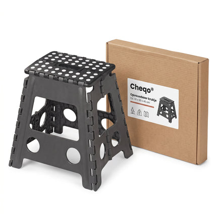 Cheqo® Opvouwbaar Krukje - Inklapbaar Krukje - Opstapkruk - Opstapje - Vouwkruk - Keukentrapje - Campingkruk voor Caravan en Camper - Badkamerkruk - Huishoudkrukje - Zwart - Antislip Kunststof Kruk met Handgreep - Opstapkrukje - Trapkrukje - Verpakking