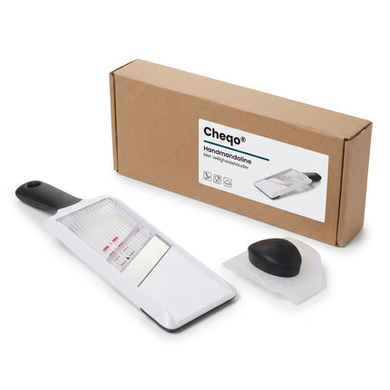 Cheqo® Mandoline - Groentesnijder - Handmandoline met Veiligheidshouder - Groenteschaaf - Keukenmandoline - Komkommerschaaf - Keukensnijder - Aardappelschaaf - Uiensnijder - Fruitsnijder - Snijhulp voor Groente en Fruit - Wit/Zwart - Verpakking (oude v0)
