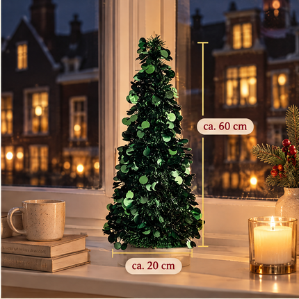 infographic opus55 niet geselecteerd (fout: Remove the white round base, dish or pedestal under the tree: the tinsel tree stands directly on the white-painted window sill on its own wide round bottom rim of dark-green tinsel, with a few green sequins dangling over the rim onto the sill; there is no base, plate, pot or stand of any kind. Keep the horizontal dimension line just below the tree, spanning exactly the width of the tree's tinsel bottom rim, with its pill label centred under it.) - Cheq