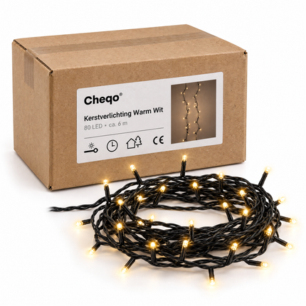 infographic opus55 niet geselecteerd (fout: Replace only the small photo printed on the white label: it currently copies a supplier photo (two vertical hanging strands on a grey-brown backdrop). Instead, print there a small crop of the LAST attached image, the approved main photo: the lit Christmas tree with the warm-white string, the dark red baubles and velvet bows in the hammered copper pot. Keep the label's size and position, all label text exactly as it is ("Cheqo®", "Kerstverlichting Warm 