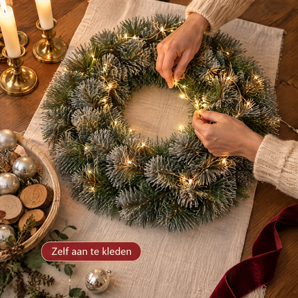 infographic opus55 infographic 4 - Cheqo® Kerstkrans 60 cm met Witte Naaldpuntjes en Zachte Naalden